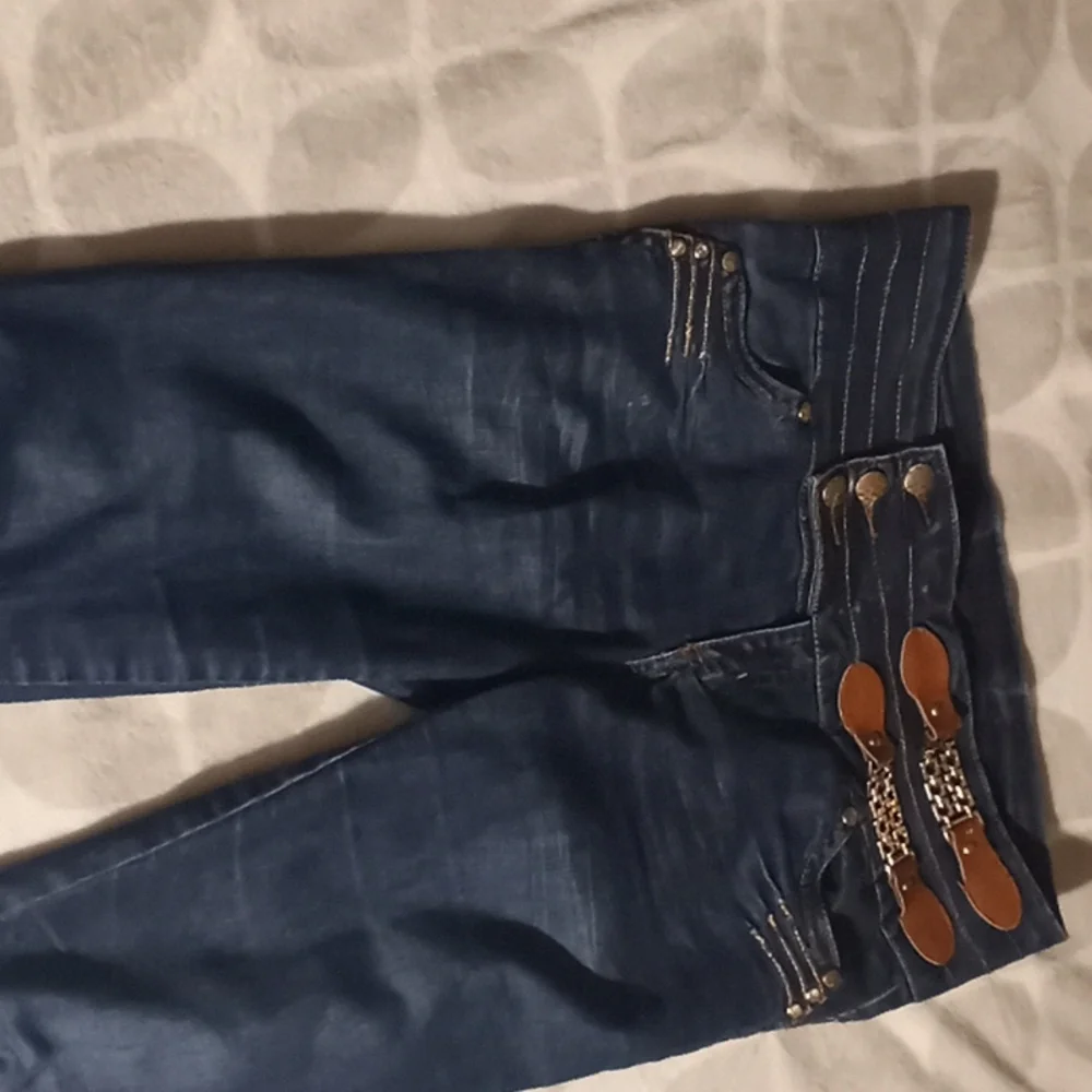 Jeans - Picture 2 of 4